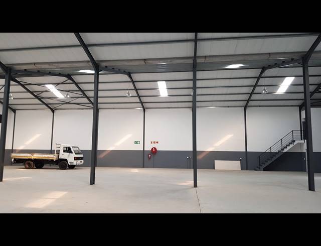 1,107M² FACTORY TO LET IN SAXENBURG PARK 2